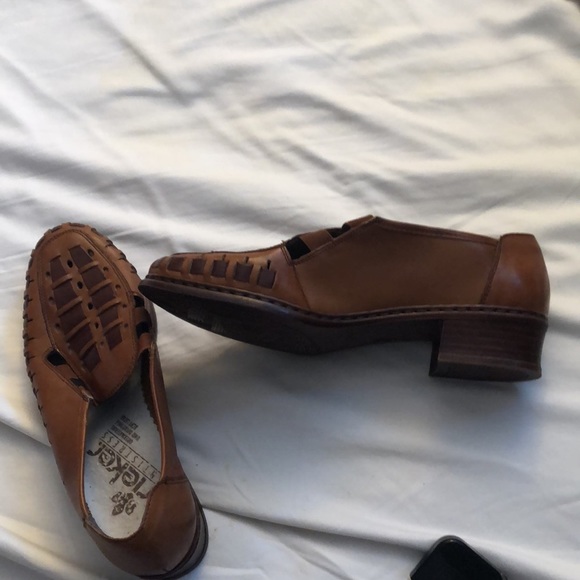 Brown shoes - Picture 2 of 2